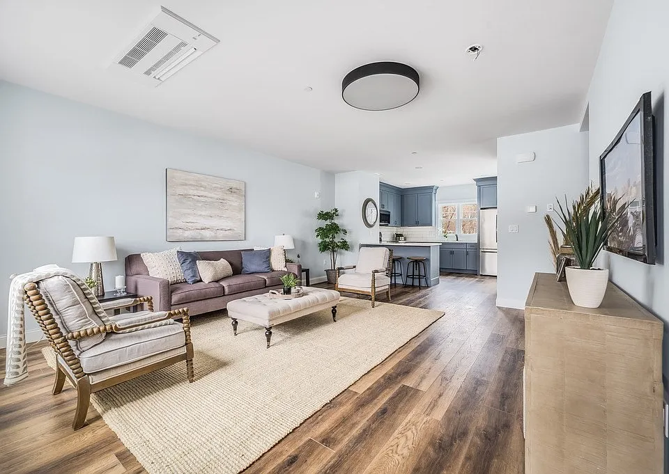 451 Essex St #4