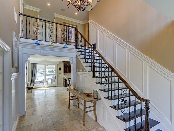 Wainscoting & Crown Moulding