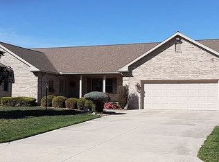 14 Ponds Side Dr, Fremont, OH 43420