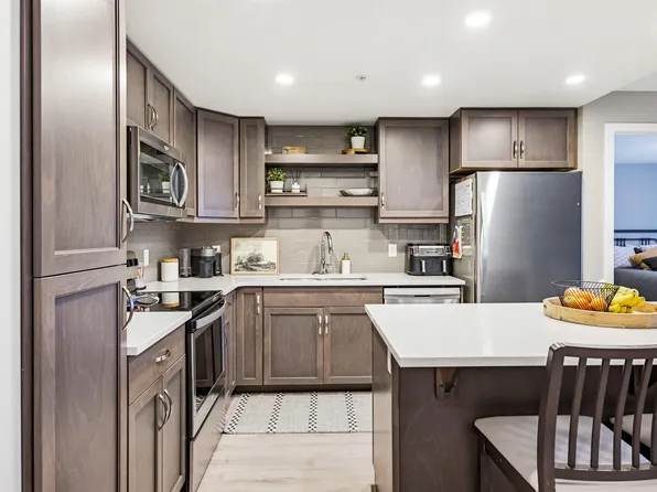 5504 Schonsee Dr NW #232, Edmonton, AB T5Z 0N9