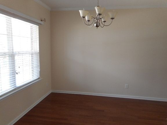 3rd image of 228 Twin Oaks Ln