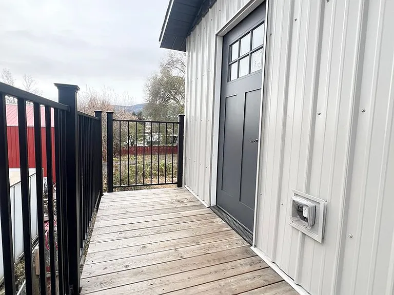 1607 N Willow St — Photo 1