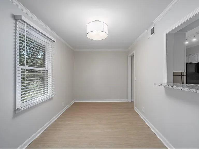 Maple floor plan dining room and breakfast bar.
