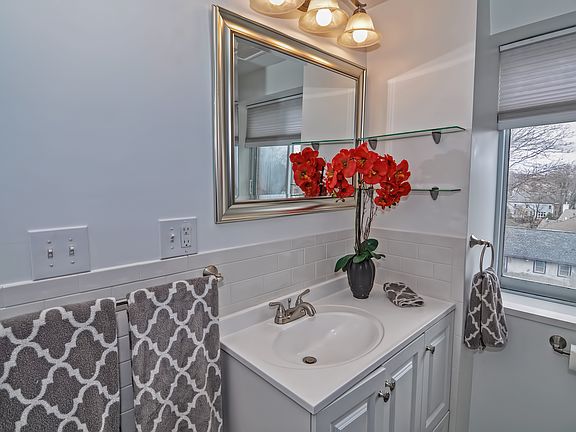 3rd image of 300 Lynn Shore Dr APT 906