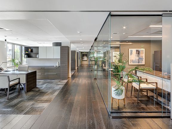 Stratus Leasing Office
