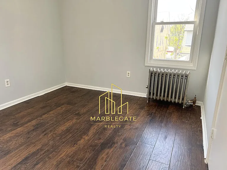 229 Alexander St #22 — Photo 9