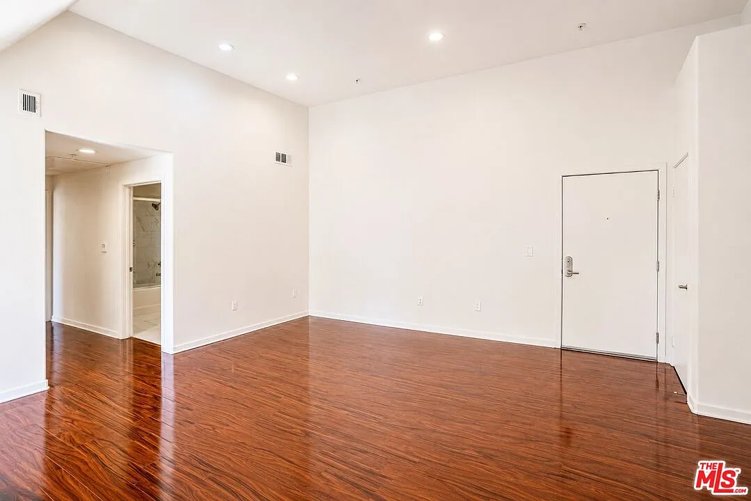2 bed, 2.0 bath, 929 sqft, $2,650 — Photo 4