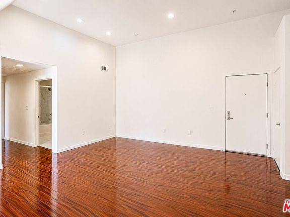 3rd image of 12132 Hart St #301