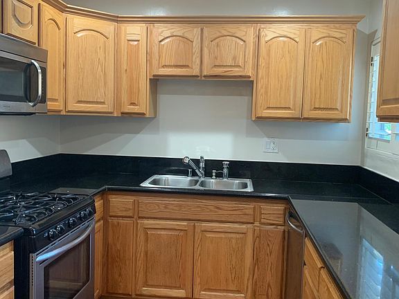3rd image of 442 S Rexford Dr #301