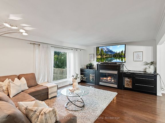 3rd image of 45 Chipper Cres