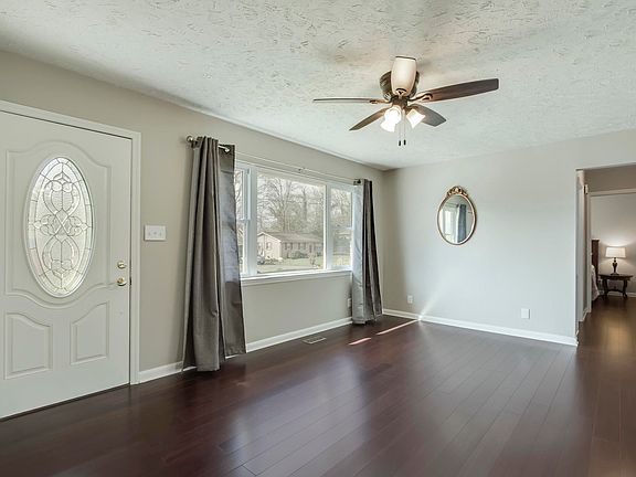 4th image of 519 Goldfinch Ave