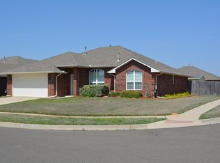 1113 Falco Concolor Dr, Norman, OK 73072