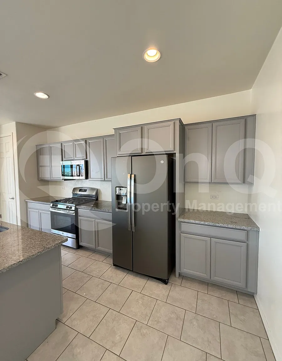 3 bed, 2.0 bath, 2099 sqft, $1,999 — Photo 4