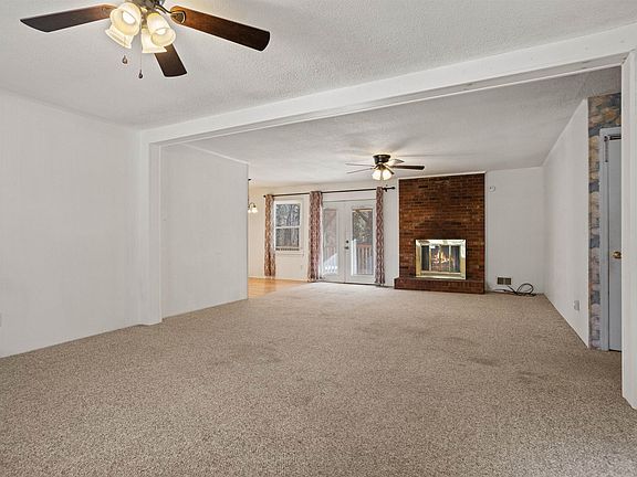 3rd image of 127 Walden Cir