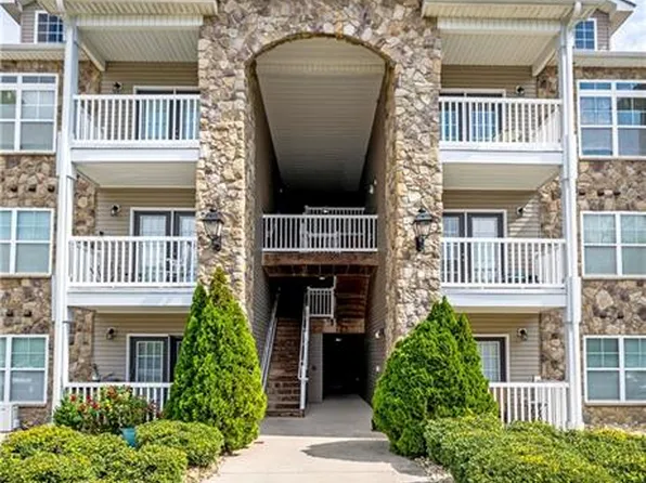 7102 W Friendly Ave Unit 108, Greensboro, NC 27410