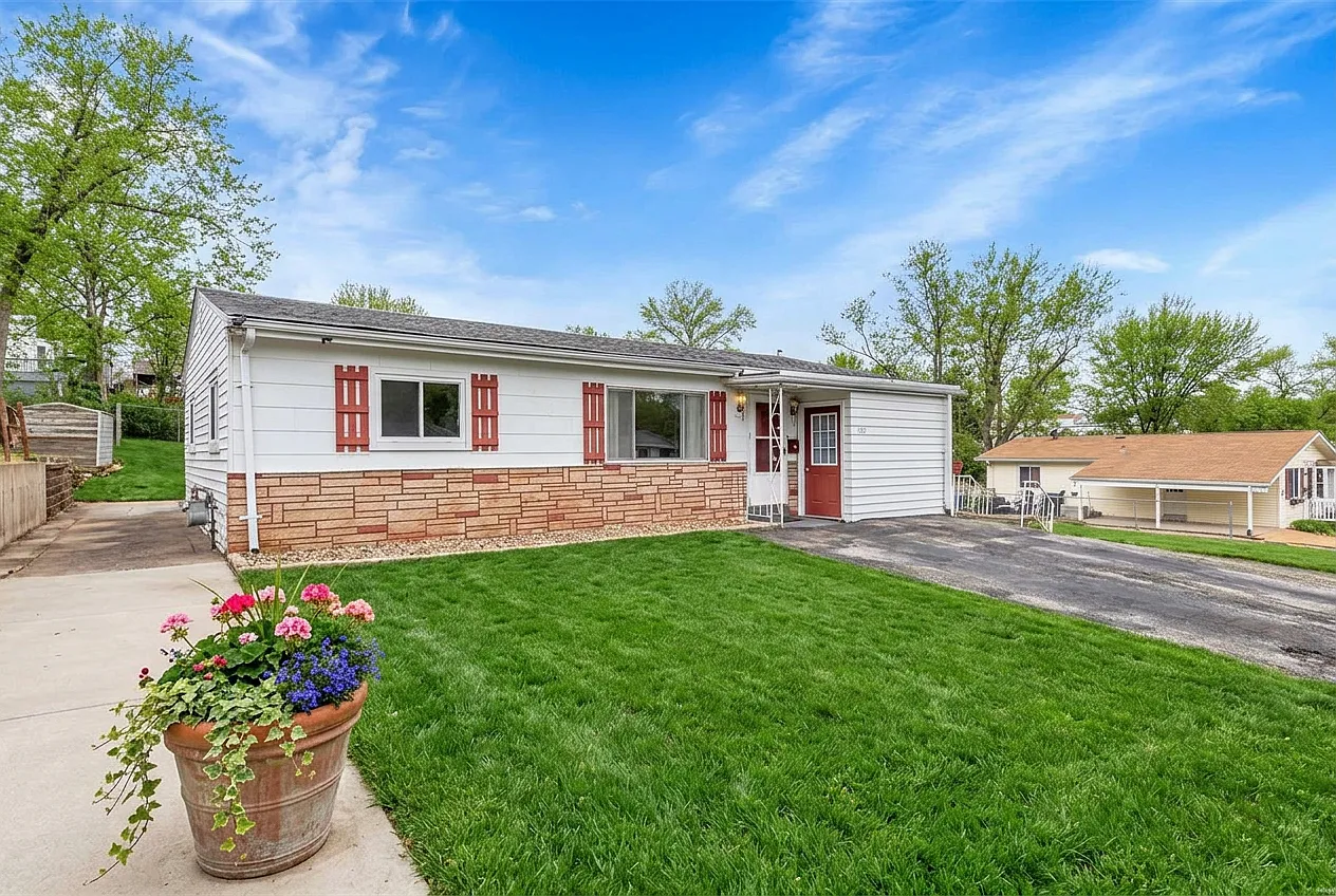3 bed, 2.0 bath, 1472 sqft, $1,965 — Photo 1