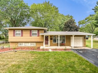 3 Hillcrest Ct, Montgomery, IL