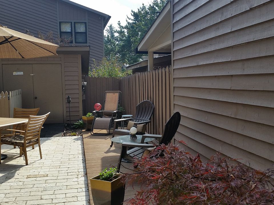 Upgraded Travertine Patio