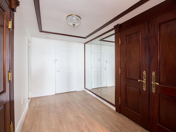 3rd image of 604-636 Washington Sq S #2902