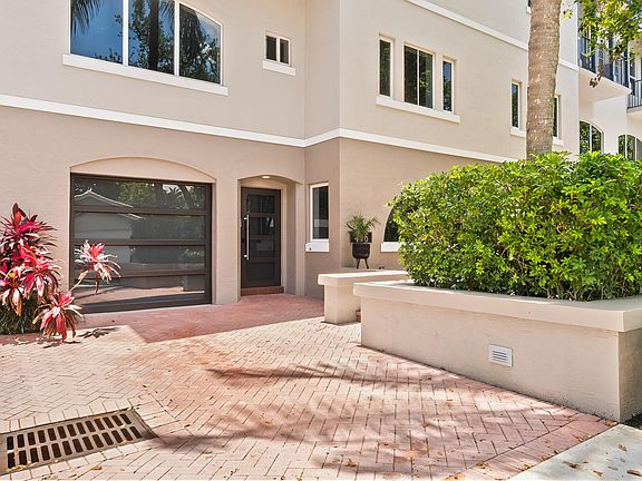 3rd image of 456 E Boca Raton Road