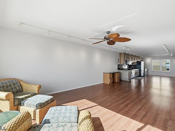 5th image of 4015 SE 20th Pl APT 301