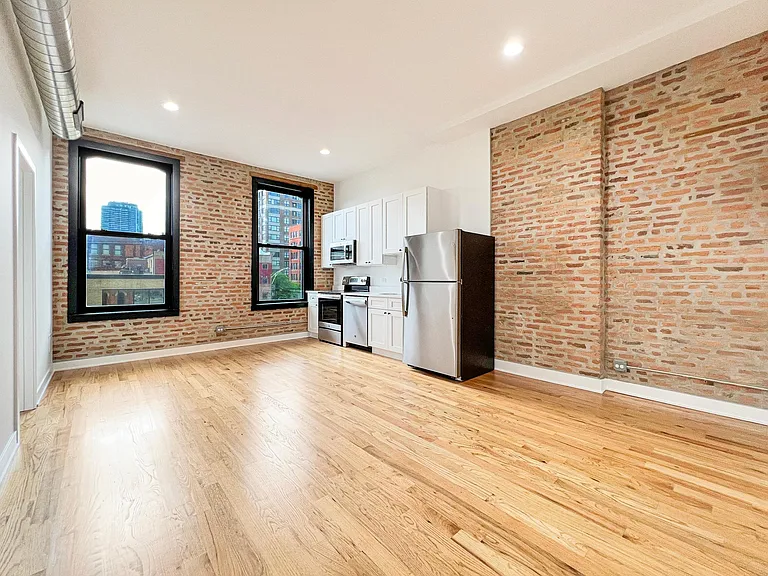 309 W Chicago Ave #301 — Photo 1