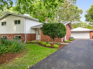 306 N Carlyle Pl, Arlington Heights, IL