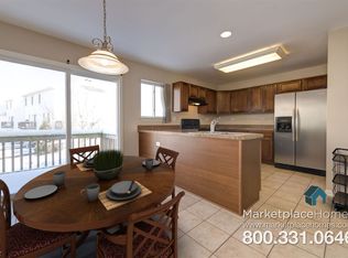 1636 Windward Dr, Hampshire, IL 60140