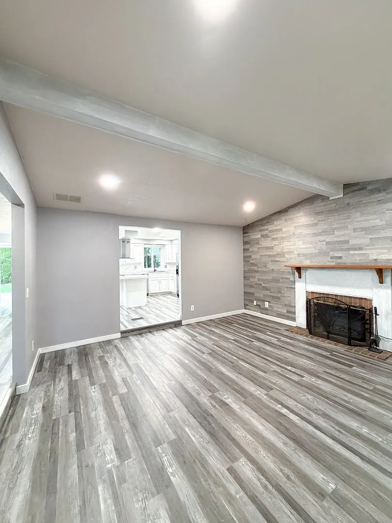 3 Bedroom West Salem Home with Large Fenced Backyard — Photo 3