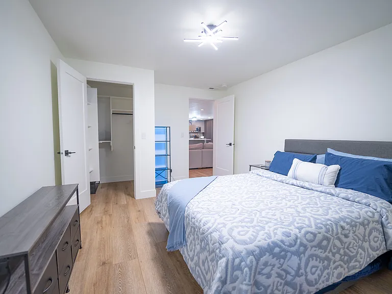 240 E Belmont Ave — Photo 15