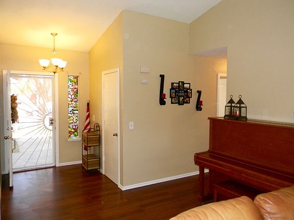 3rd image of 668 Downing Dr