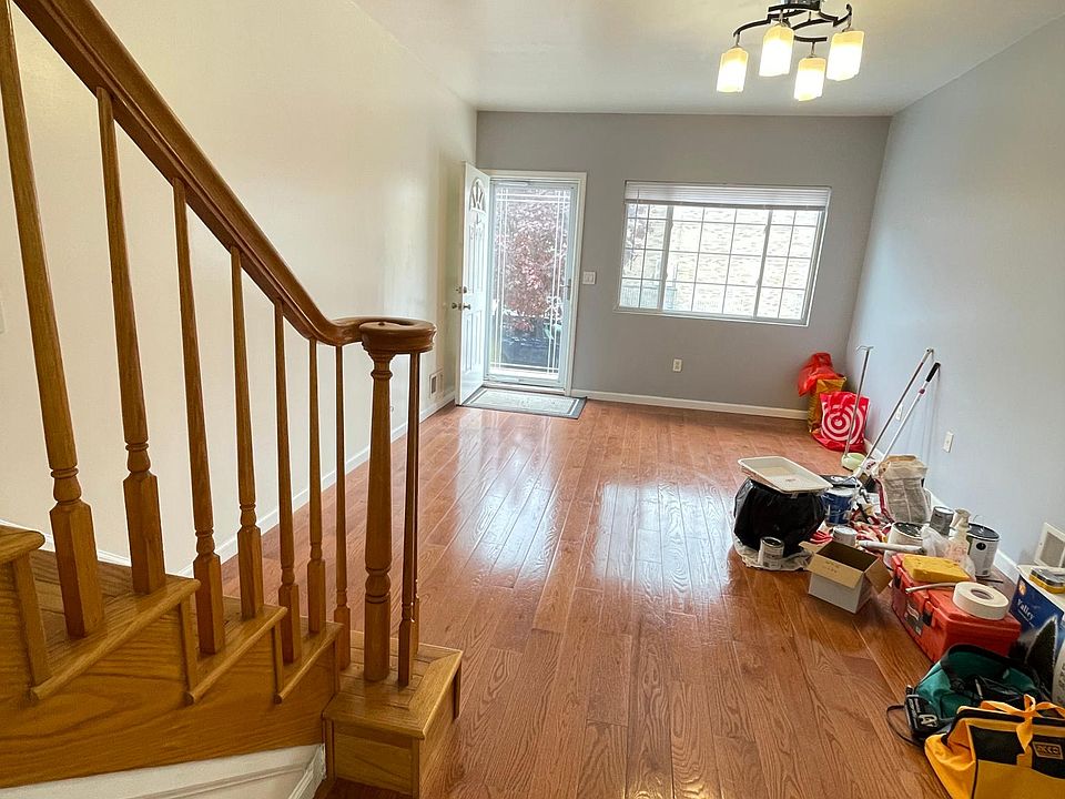 1st image of 244 Rhine Ave #2