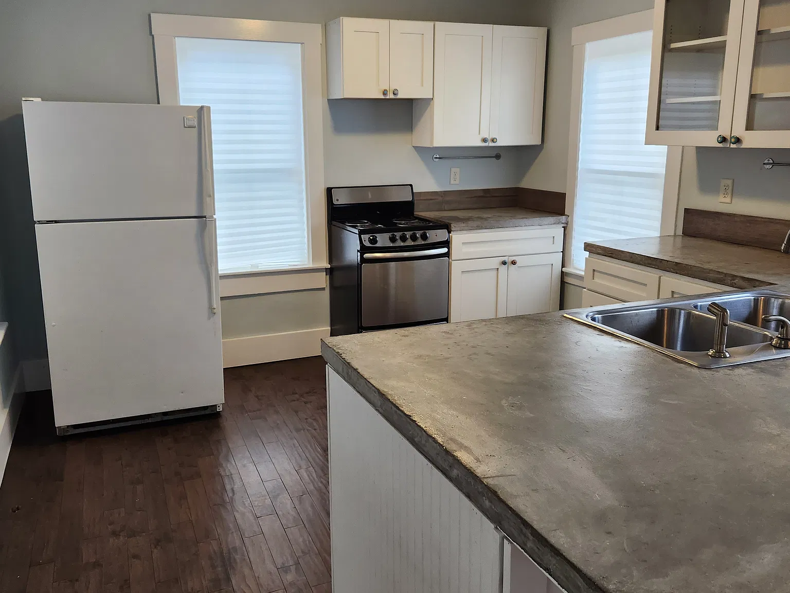 3 bed, 1.5 bath, 900 sqft, $1,900 — Photo 3