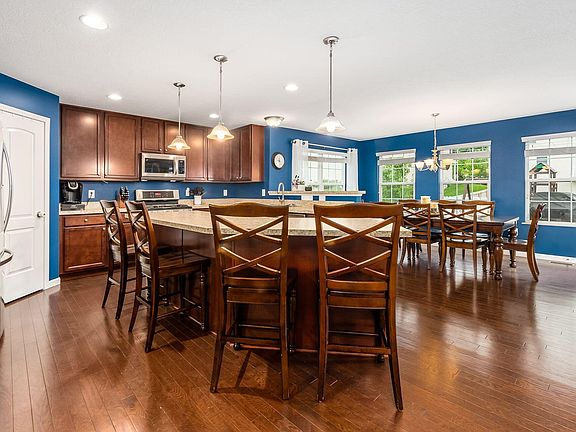 4th image of 7874 Mountain Ash Ln