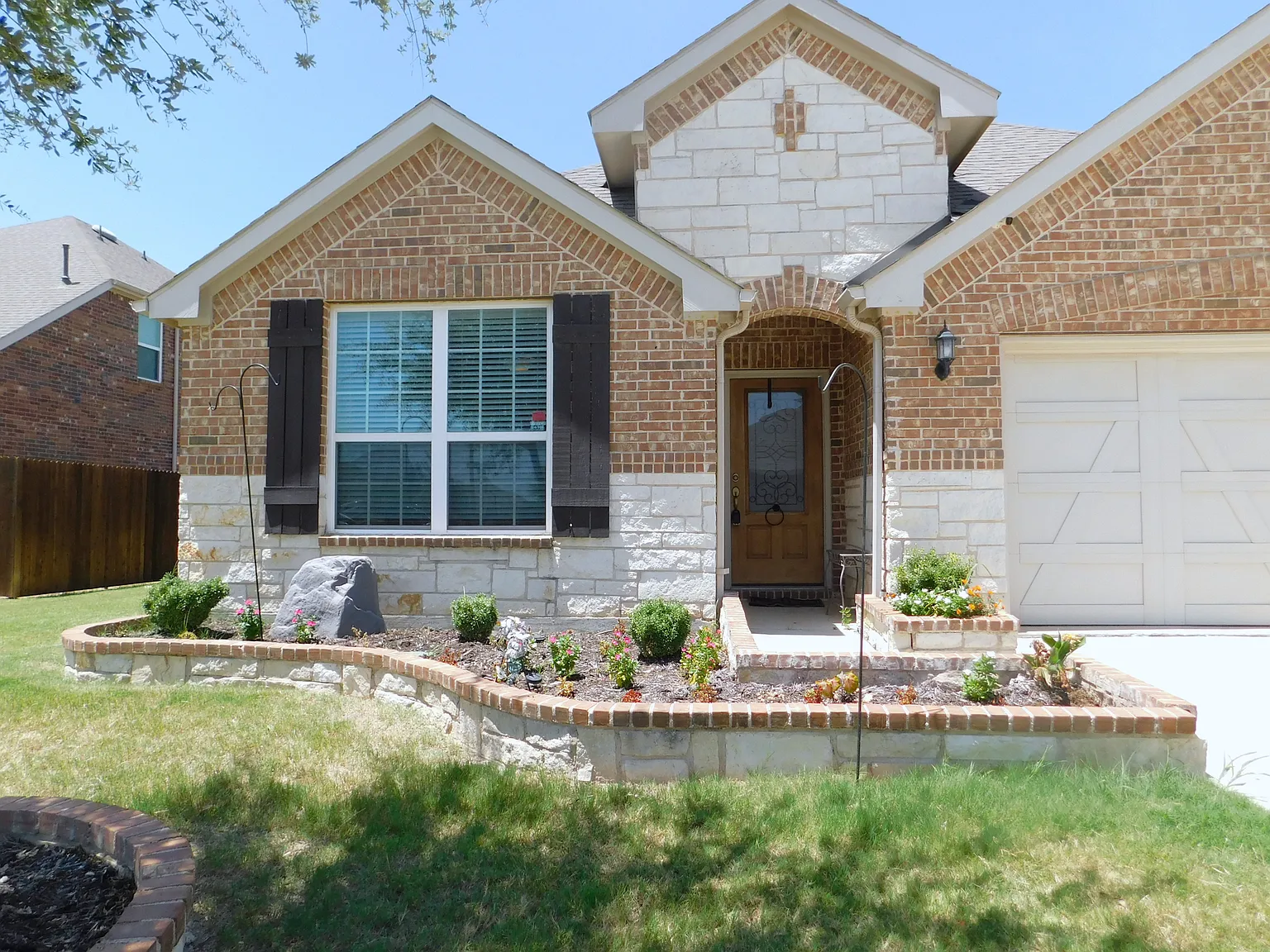 3 bed, 2213 sqft, $2,395 — Photo 3