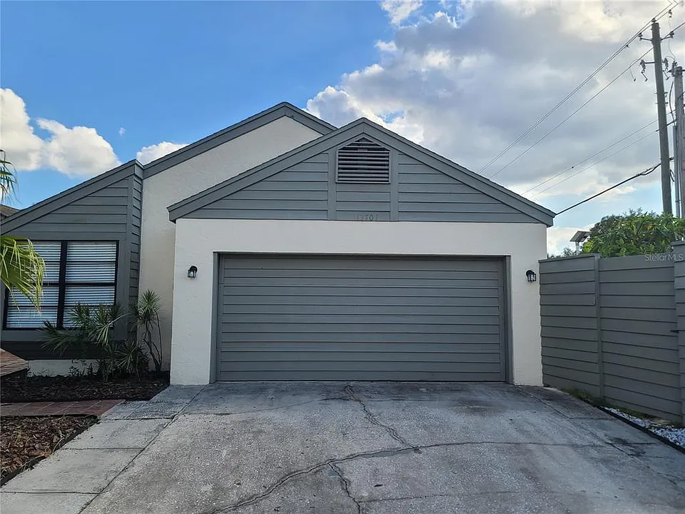 13701 Lazy Oak Dr