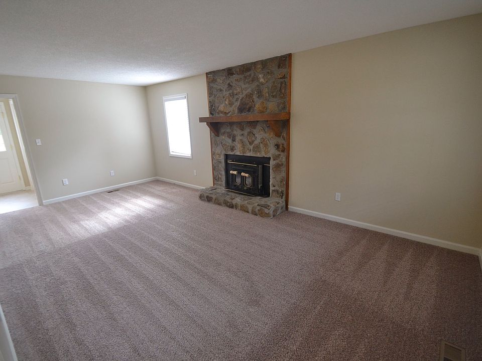 2nd image of 840 Mockingbird Ln