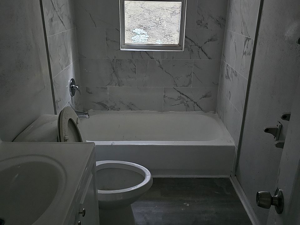 2nd image of 1457 Helena St