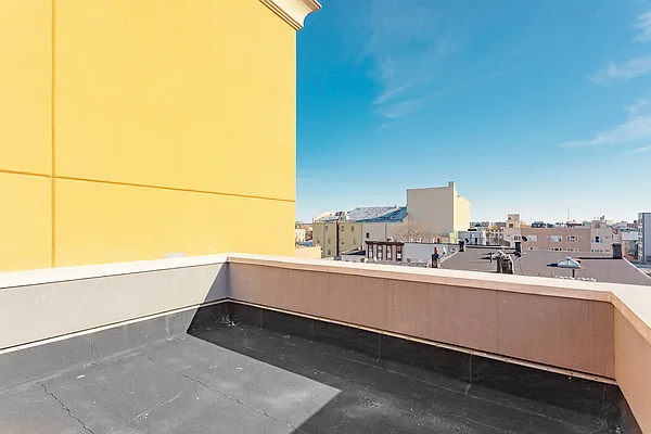 Rented by The InHouse Group | media 50