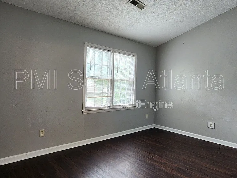 1681 Winchester Way SE — Photo 26