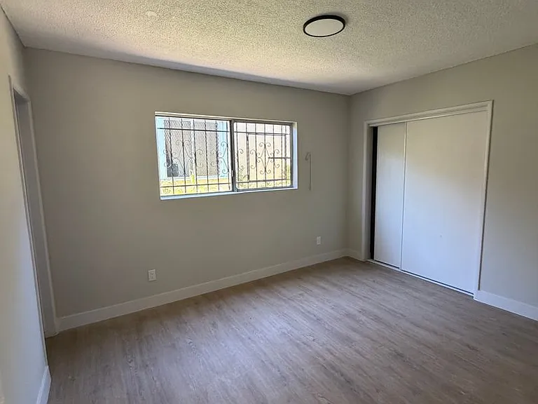 8029 S Hoover St — Photo 12