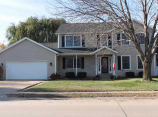 412 S 9th Ave, Eldridge, IA 52748