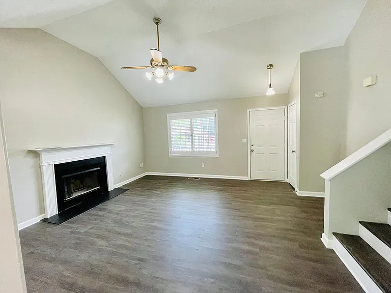 4215 New Towne Dr — Photo 3