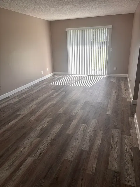 2 bed, 925 sqft, $1,490 — Photo 2