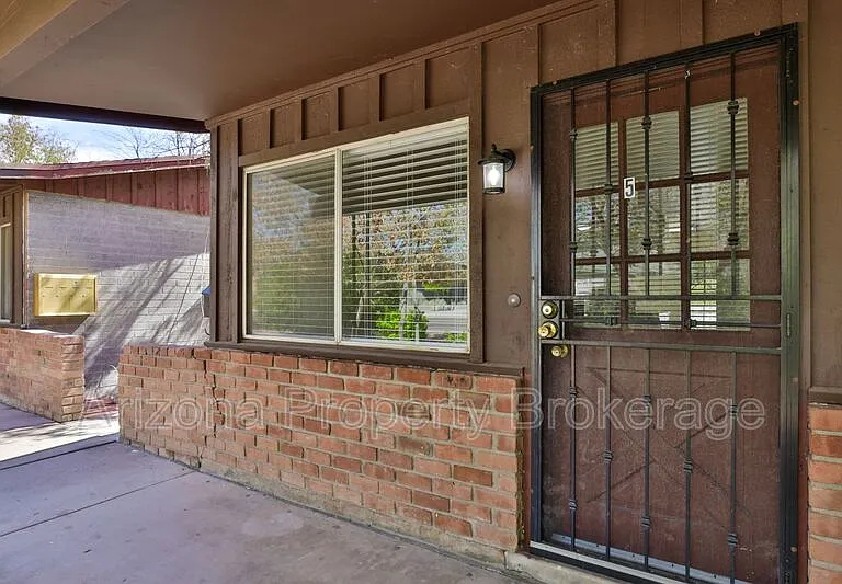 2323 S College Ave #5 — Photo 1