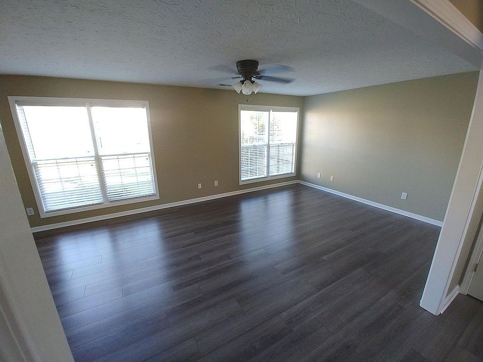 1st image of 557 Wellington Gardens Dr