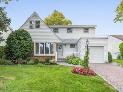 73 Patton Boulevard, New Hyde Park, NY, 11040
