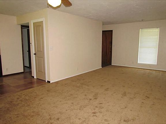 4th image of 416 E Meadow Court Ln