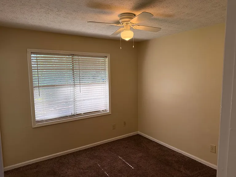 410 Columbia Dr — Photo 8