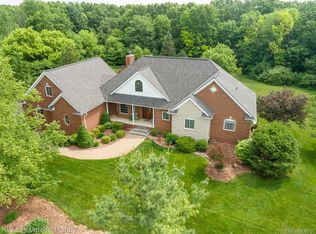 2449 Woodvale Trl, Brighton, MI